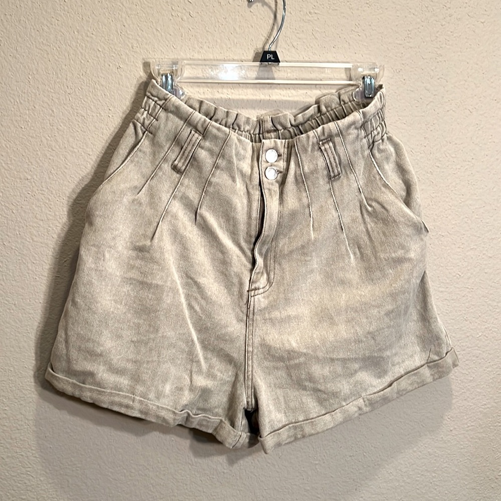 Aaron & Amber high waisted shorts ✨